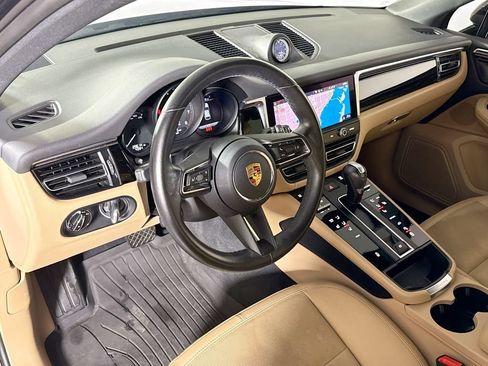 Certified 2023 Porsche Macan AWD/4WD image 4