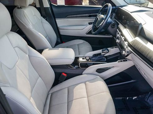 Used 2023 Kia Telluride EX w/ EX Captain's Chair Package FWD image 17