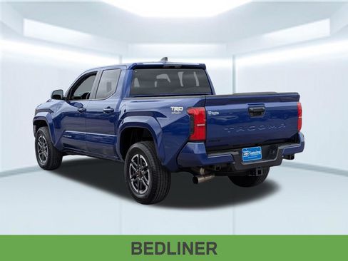Used 2025 Toyota Tacoma TRD Sport AWD/4WD image 4