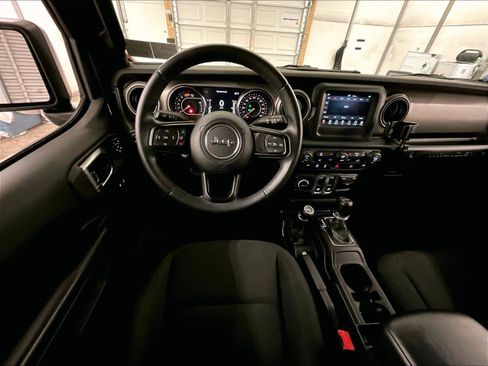 Used 2018 Jeep Wrangler Sport AWD/4WD image 5