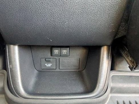 Used 2019 Toyota Highlander SE image 25