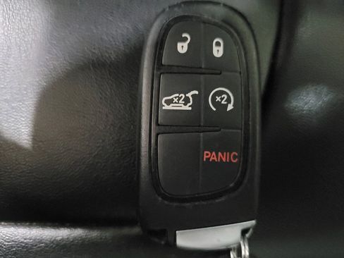 Used 2019 Jeep Cherokee Latitude Plus w/ Comfort/Convenience Group image 32