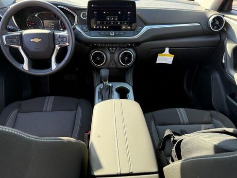 Used 2025 Chevrolet Blazer LT image 12