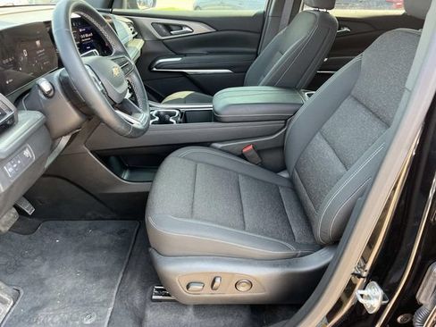Certified 2025 Chevrolet Traverse LT FWD image 27