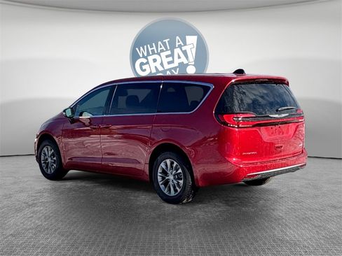 Certified 2026 Chrysler Pacifica Select image 7