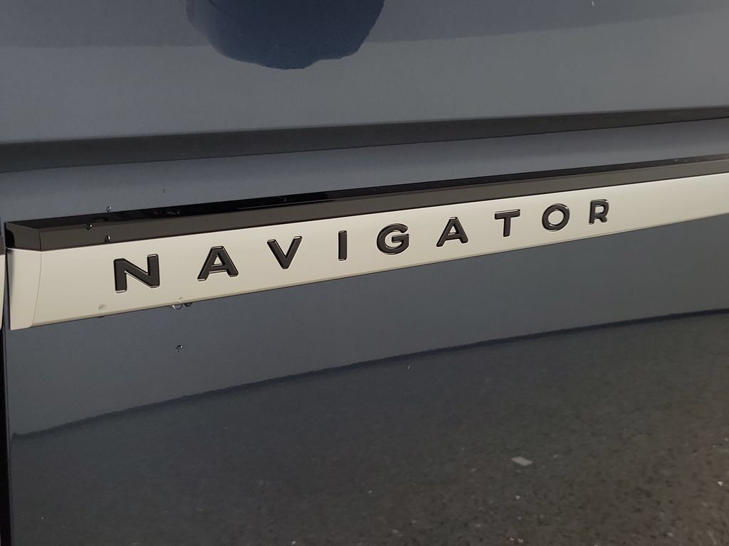 New 2027 Lincoln Navigator L Reserve RWD image 5