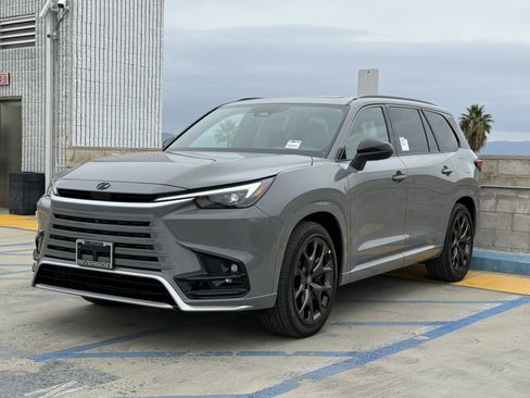 New 2026 Lexus TX 500h AWD image 4