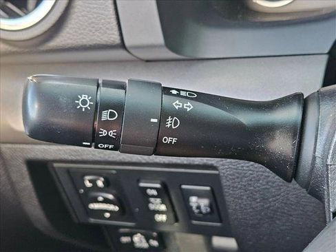 Used 2015 Toyota Tundra SR5 w/ SR5 Upgrade Package AWD/4WD image 16