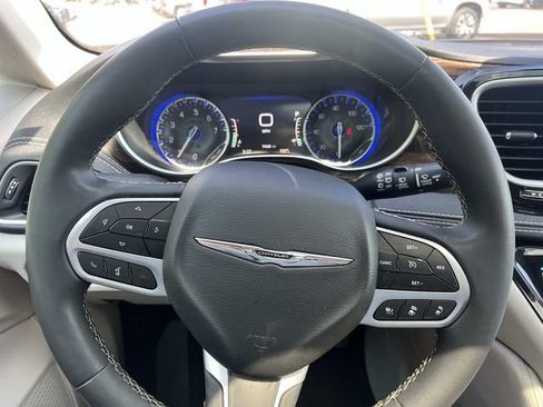 Used 2023 Chrysler Pacifica Limited FWD image 21