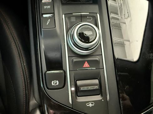 Used 2020 Maserati Levante S GranSport AWD/4WD image 25