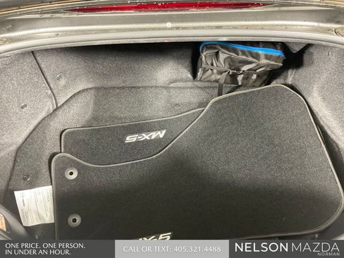 Used 2018 MAZDA MX-5 Miata Club RWD image 12