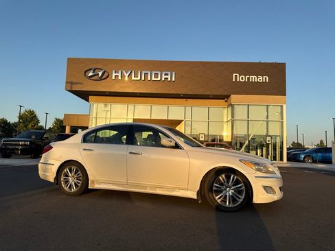 Used 2013 Hyundai Genesis 3.8 w/ Premium Pkg RWD image 7