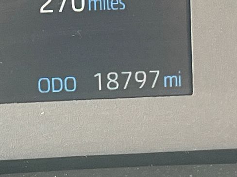 Used 2025 Toyota Corolla LE image 39