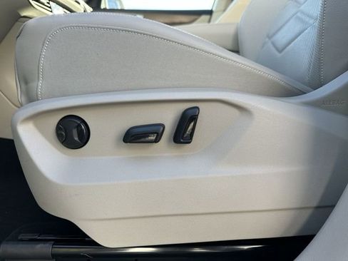 New 2026 Volkswagen Atlas SE image 13