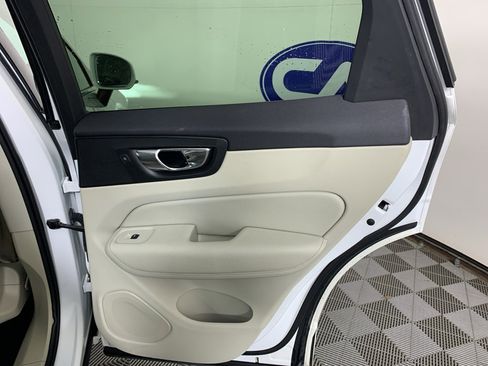 Used 2019 Volvo XC60 T5 Momentum w/ Premium Package image 37
