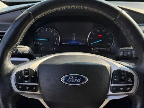 Used 2022 Ford Explorer XLT w/ Equipment Group 202A AWD/4WD image 30