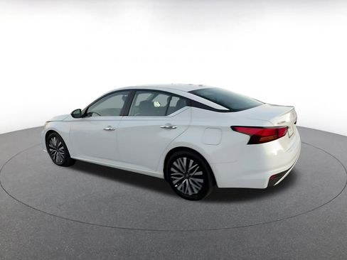 Used 2025 Nissan Altima 2.5 SV image 10