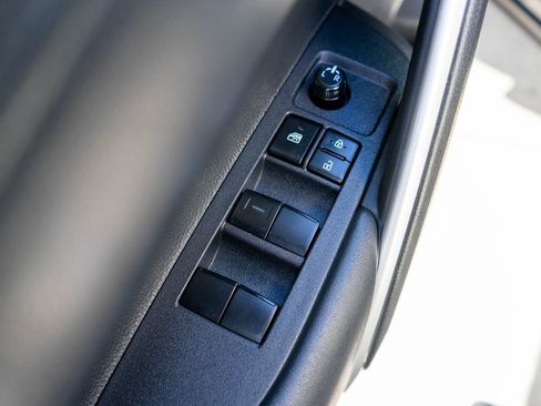 Used 2024 Toyota Corolla Cross SE w/ Moonroof Package image 17