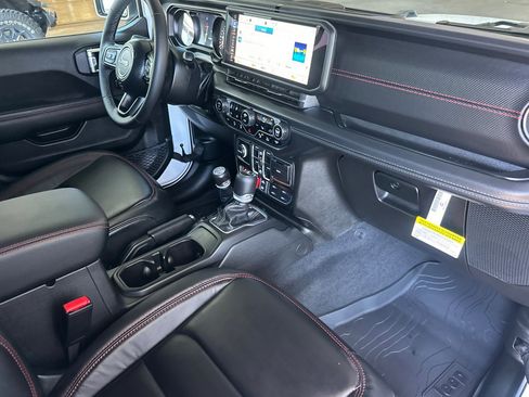 New 2025 Jeep Gladiator Rubicon image 15