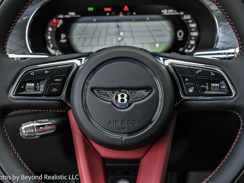 Used 2025 Bentley Flying Spur Plug-In Hybrid AWD/4WD image 38