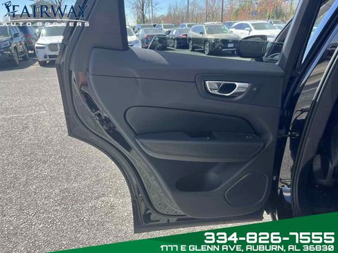 Used 2023 Volvo XC60 B5 Plus image 32