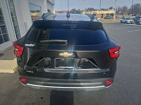 Used 2025 Chevrolet Trax LT w/ LT Convenience Package image 5