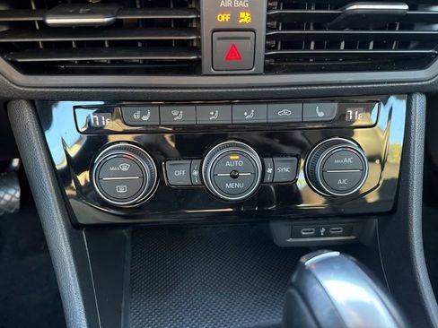 Used 2020 Volkswagen Jetta SE w/ SE Cold Weather Package image 18