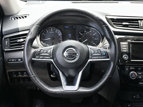 Used 2020 Nissan Rogue SV w/ Premium Package FWD image 9
