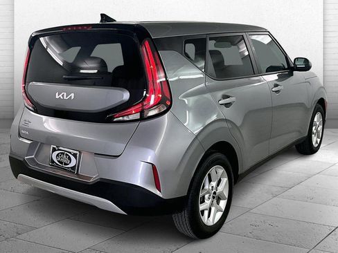 Used 2025 Kia Soul LX FWD image 5