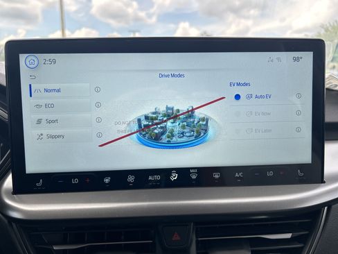 New 2025 Ford Escape SE image 24