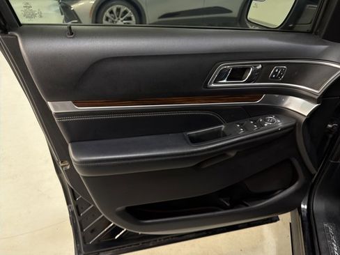 Used 2018 Ford Explorer Limited AWD/4WD image 18