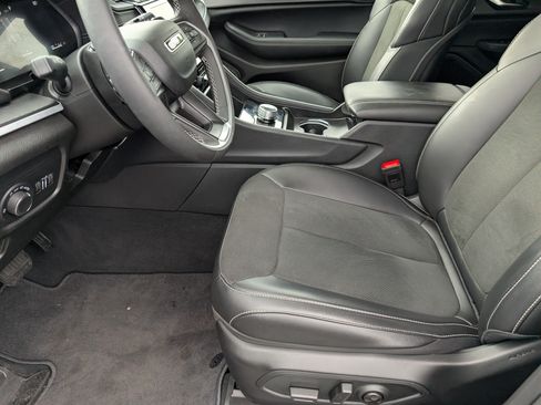 Used 2025 Jeep Grand Cherokee Altitude RWD image 6