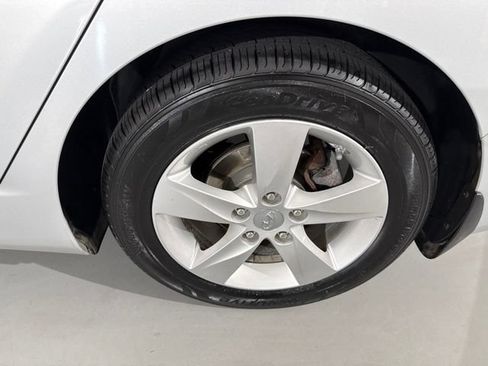 Used 2013 Hyundai Elantra GLS w/ Preferred Pkg FWD image 7