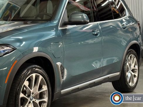 Used 2024 BMW X5 xDrive50e w/ Premium Package image 3