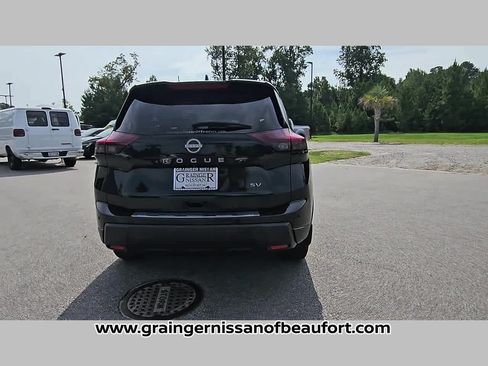 Used 2024 Nissan Rogue SV w/ SV Premium Package FWD image 29