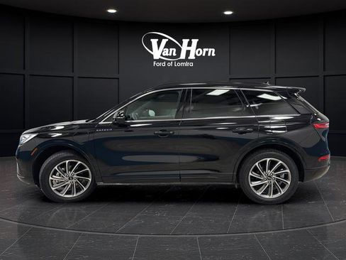 Used 2025 Lincoln Corsair Grand Touring w/ Equipment Group 301A AWD/4WD image 4