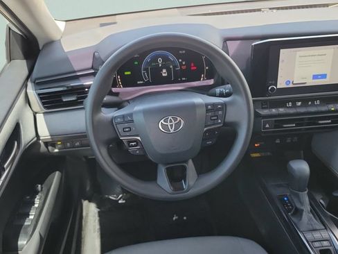 Used 2025 Toyota Camry LE FWD image 11