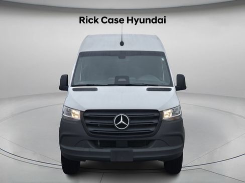 Used 2025 Mercedes-Benz Sprinter 2500 image 4