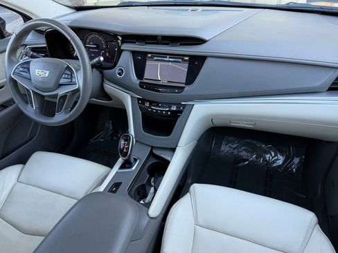 Used 2017 Cadillac XT5 Luxury w/ Driver Awareness Package image 32