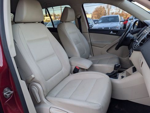 Used 2016 Volkswagen Tiguan S image 12