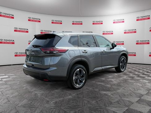 Used 2024 Nissan Rogue SV FWD image 5