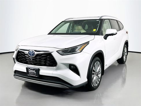 Used 2023 Toyota Highlander Platinum image 3