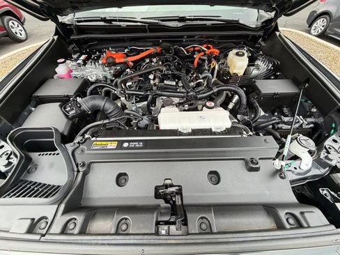 Certified 2025 Toyota 4Runner TRD Off-Road image 28