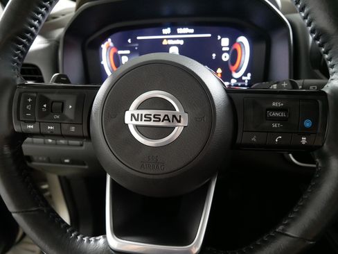 Used 2021 Nissan Rogue Platinum image 25