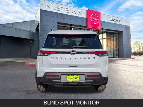 New 2025 Nissan Pathfinder SV image 9