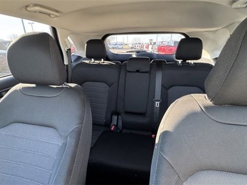 Used 2017 Ford Edge SE image 32