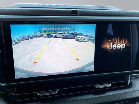 Used 2025 Jeep Wrangler Unlimited Sahara AWD/4WD image 25