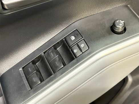 Used 2025 Toyota Highlander LE image 18
