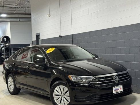 Used 2020 Volkswagen Jetta S image 2