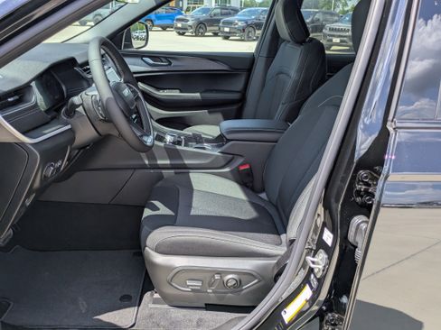 New 2026 Jeep Grand Cherokee L Laredo RWD image 10
